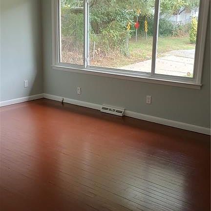 2nd image of 2206 Miami St