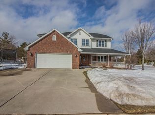 496 Deerwood Ct, Grafton, WI 53024