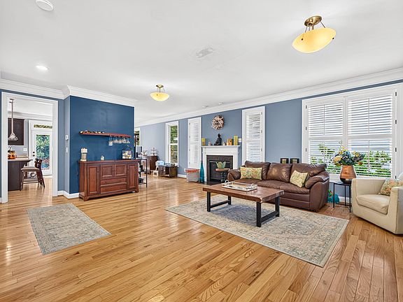 4th image of 2849 Shannon Glen Ct