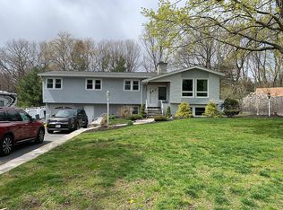 10 Fox Hill Dr, Natick, MA 01760