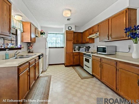 4th image of 2514 Robin St