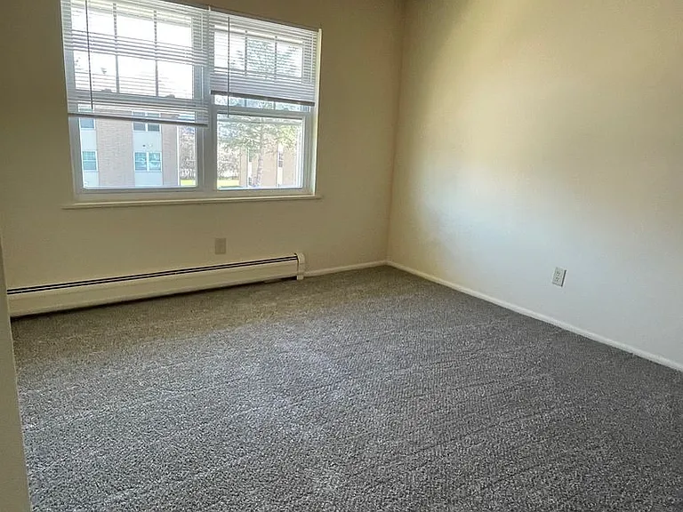 300 Sheridan Park — Photo 61