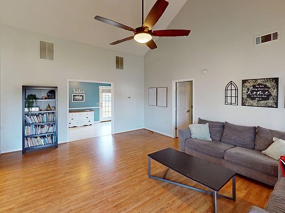 4th image of 2124 Broad St