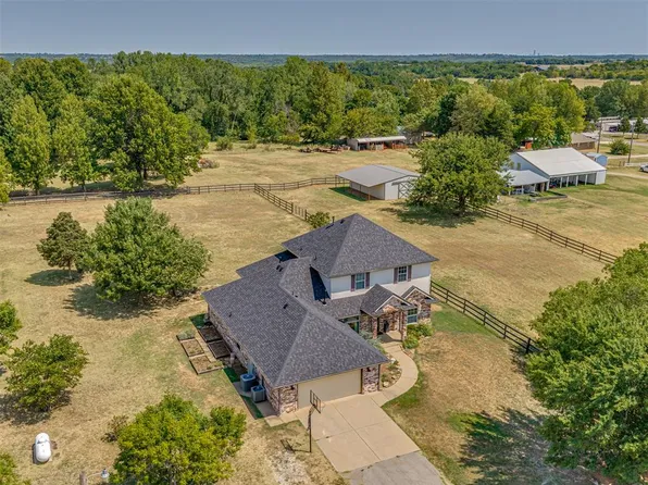5901 E McMillin Dr, Tuttle, OK 73089