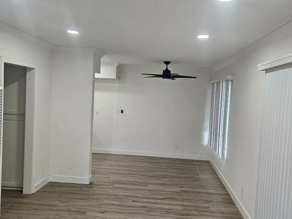 222 E South St #4