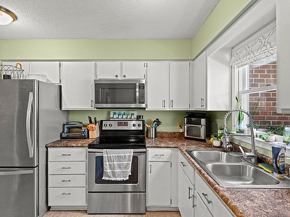 2nd image of 107 Gunston Ct