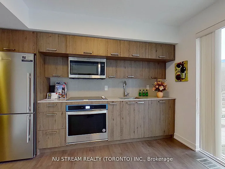 50 McCaul St #405 — Photo 13