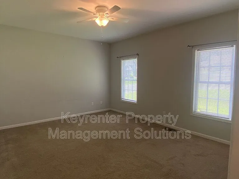 819 Geoffery St — Photo 16