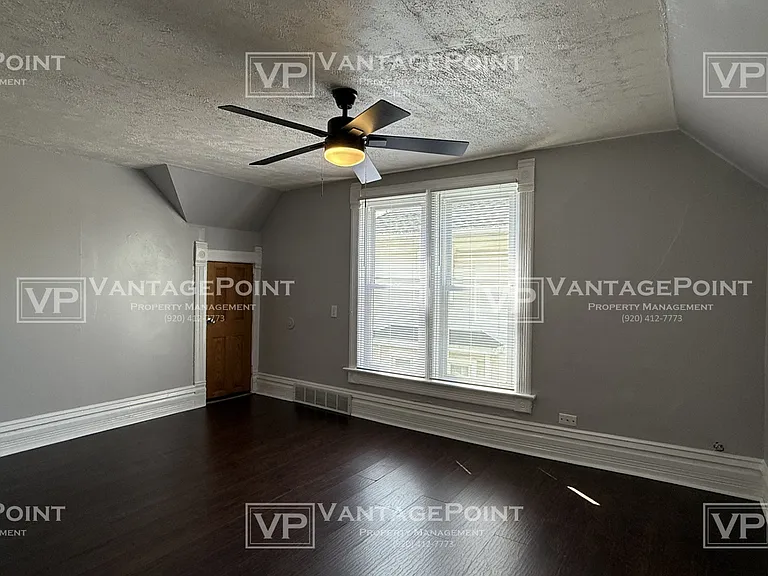 813 N Broadway — Photo 2