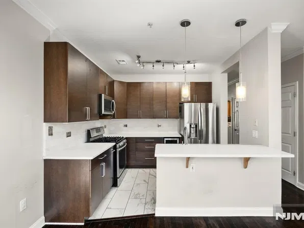 382 Kingston Court #382, West New York, NJ 07093