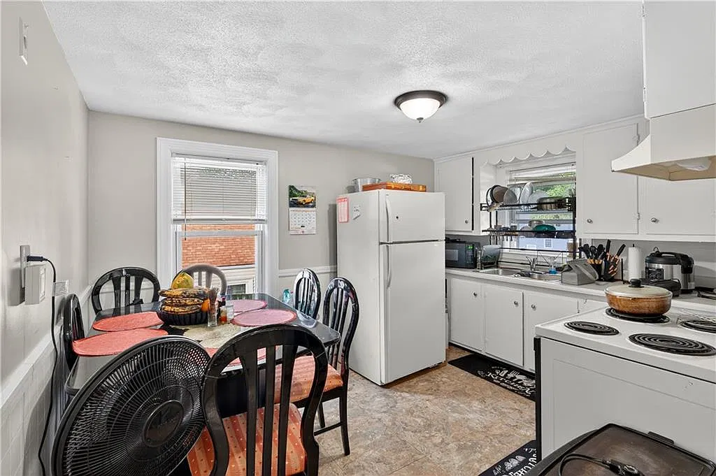 2 bed, 900 sqft, $1,800 — Photo 4