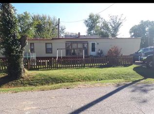 601 S Mill St, Flora, IL 62839