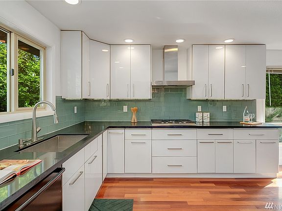 3rd image of 9205 SE 42nd St