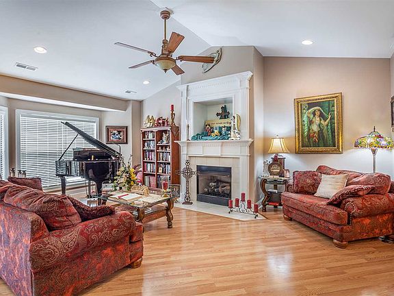 2nd image of 6383 Laramie Cir