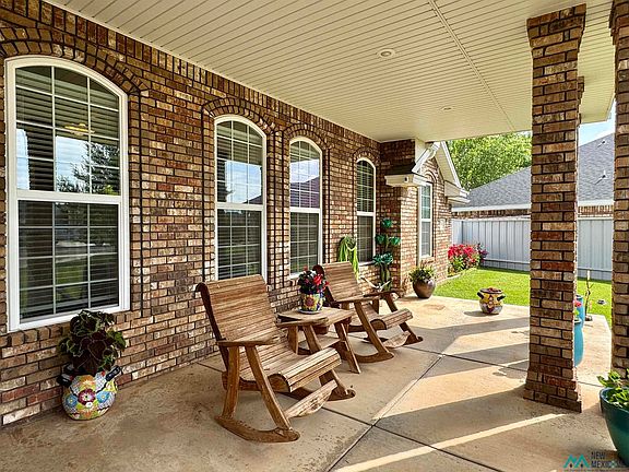 2nd image of 704 Providence Cir