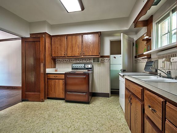 5th image of 315 W Angela Blvd