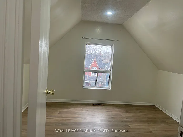700 Brock Ave — Photo 13