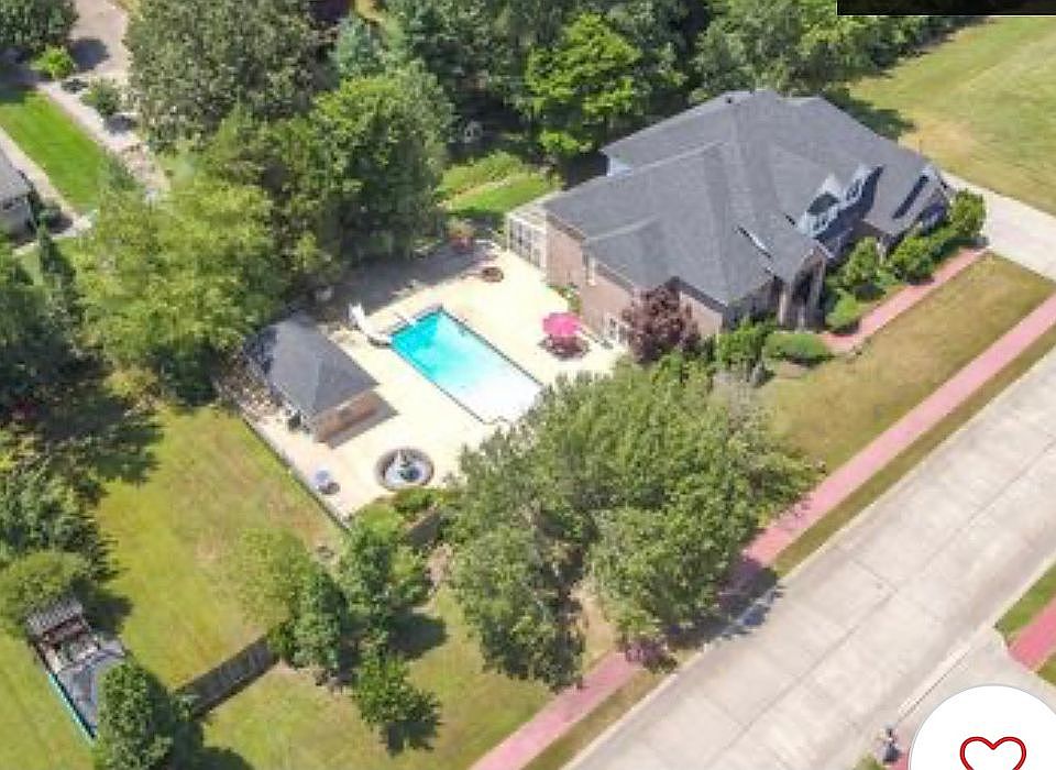 1st image of 908 Paradise Ln