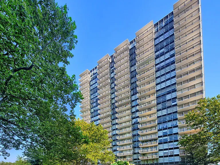 6050 Boulevard East #3H — Photo 1