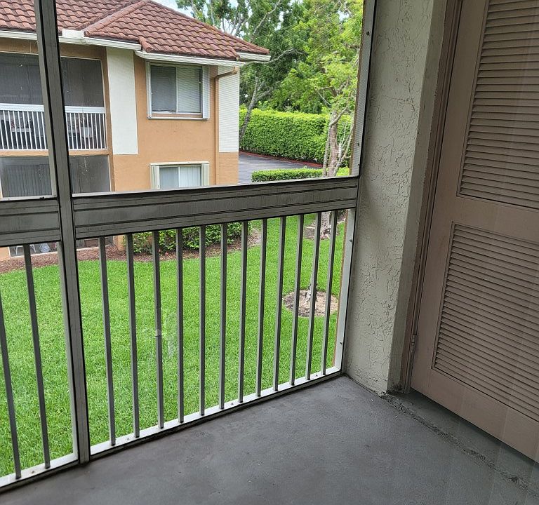 1st image of 828 NW 92nd Ave