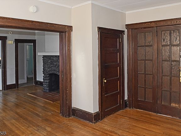 4th image of 16 Ravine Ave