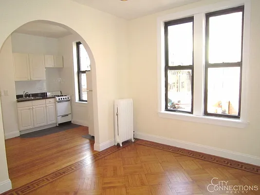 Rented by City Connections Realty | media 15