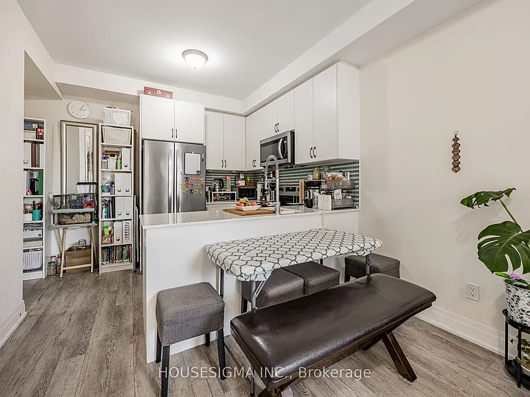 713 Lawrence Ave W #5 — Photo 14