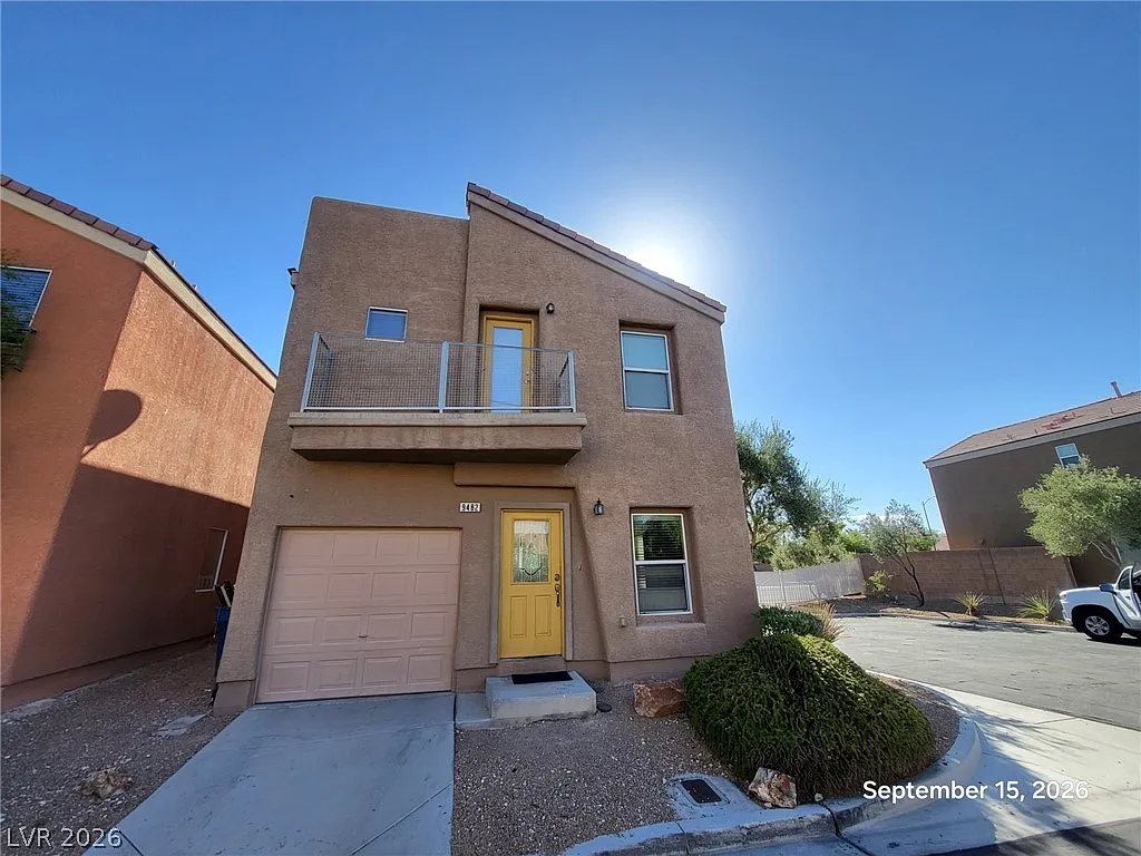 3 bed, 2.5 bath, 1400 sqft, $1,995 — Photo 1