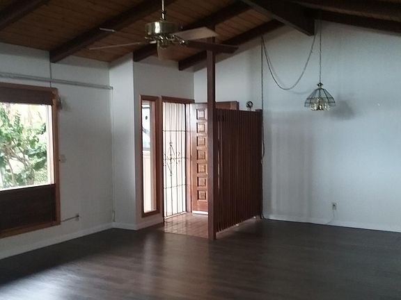 Front entrance to Livingroom