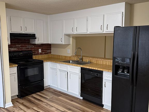 3rd image of 3444 Brookville Ln