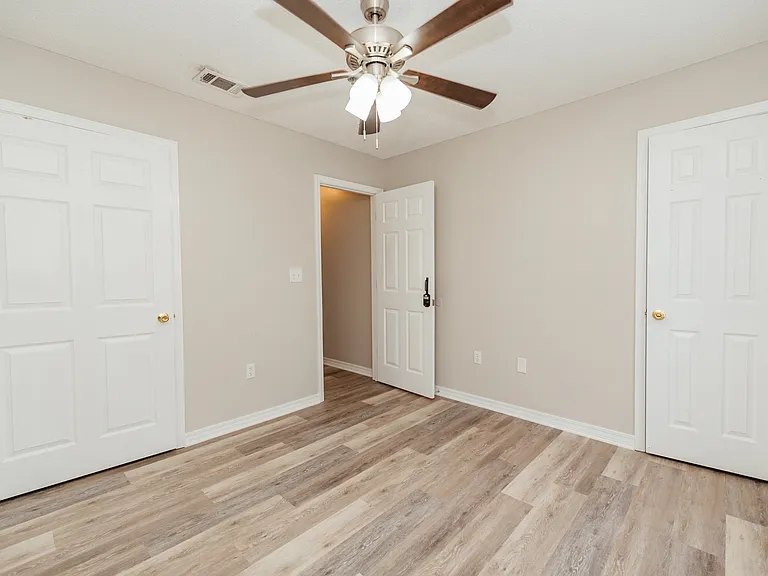 226 Runnymeade Dr — Photo 6
