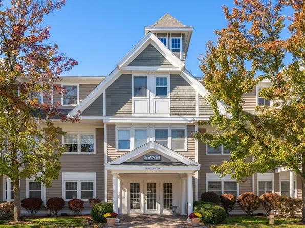 6 Technology Dr APT 223, North Chelmsford, MA 01863