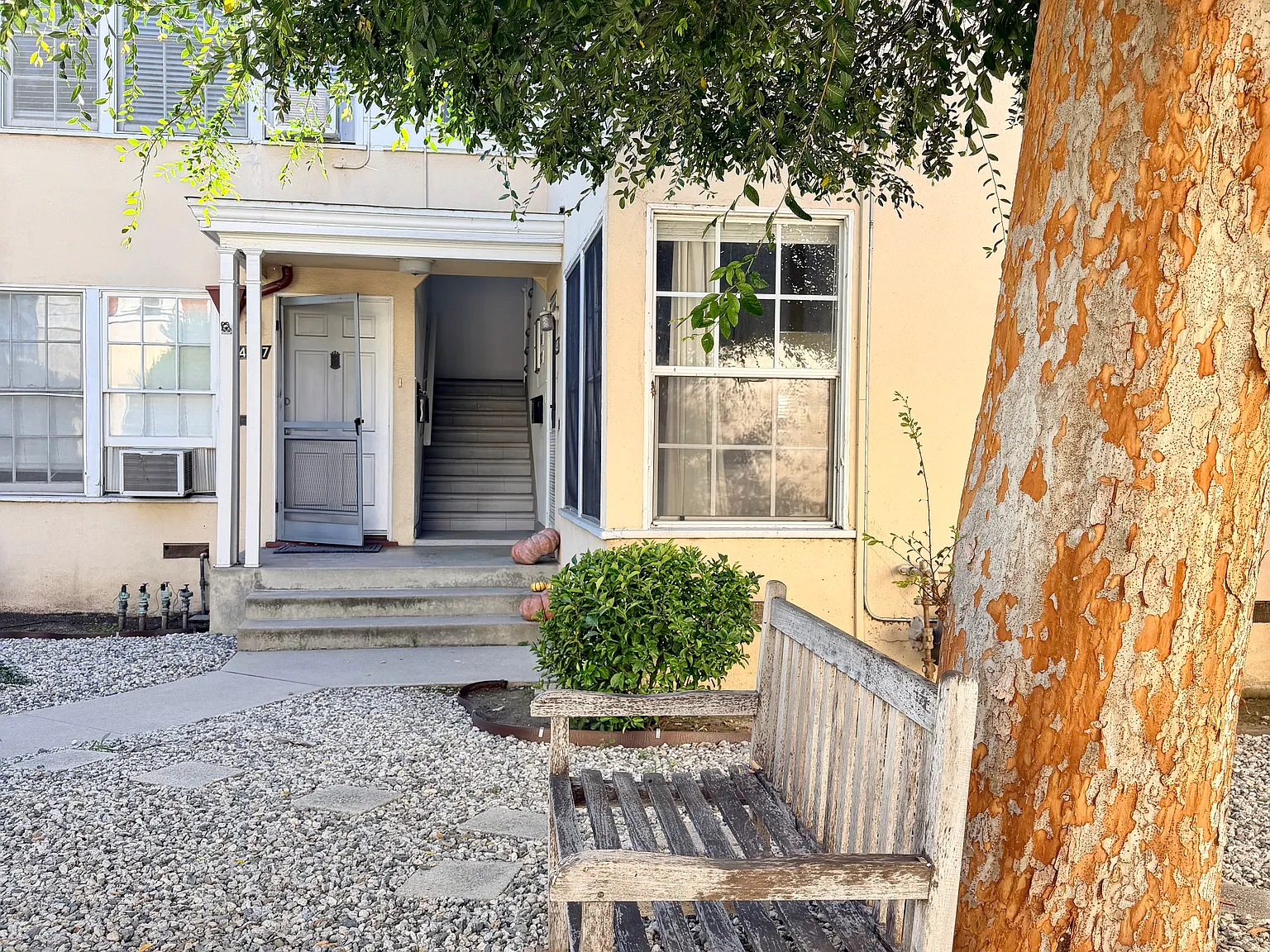 2 bed, 896 sqft, $2,500 — Photo 3