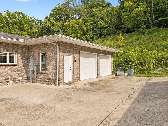 3rd image of 3056 Martin Hollow Rd