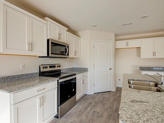 3rd image of 5622 Wellons Ct
