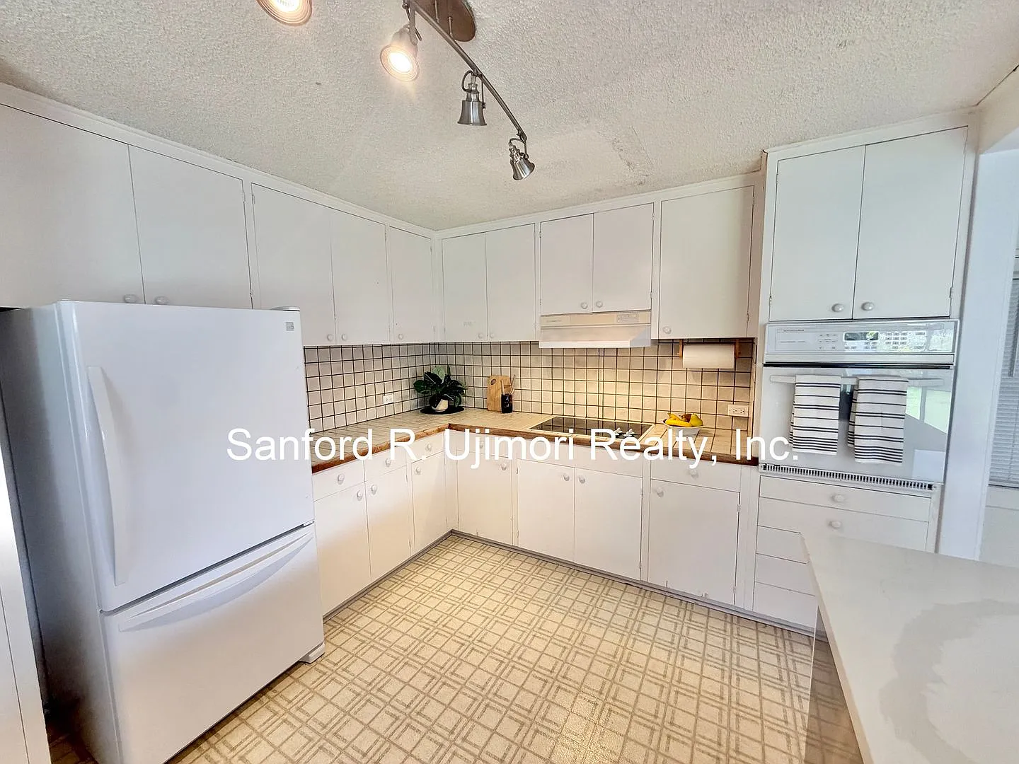 Single Family Home - Salt Lake (3 bed/2 bath/2 prkg) Likini Street — Photo 4