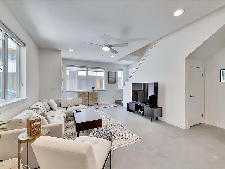814 N Bluff Dr #82 — Photo 5