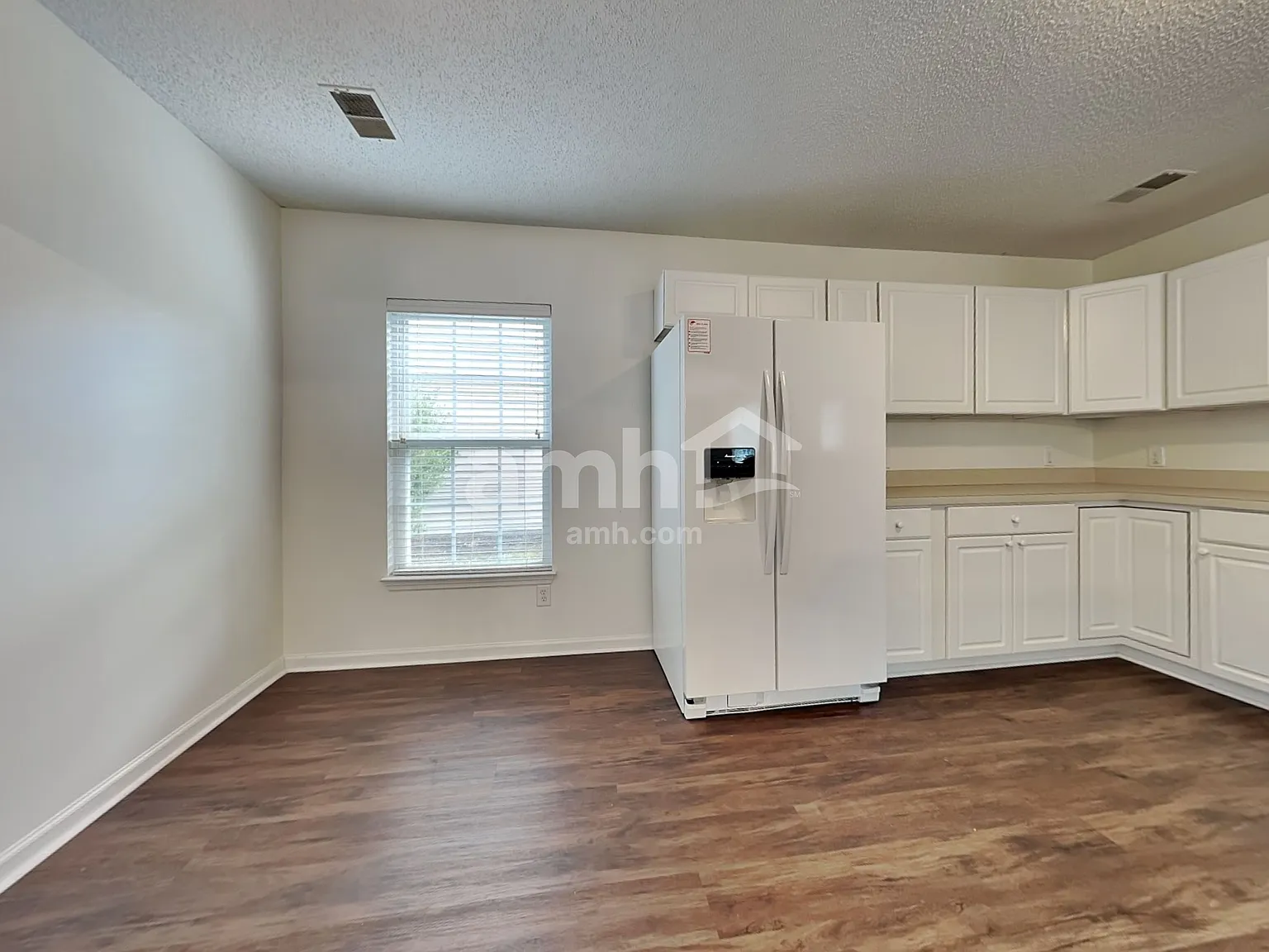 4 bed, 2.5 bath, 2620 sqft, $2,820 — Photo 4