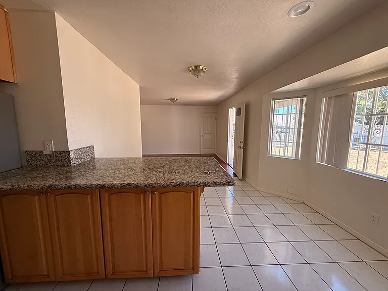 4313 Euclid Ave — Photo 10