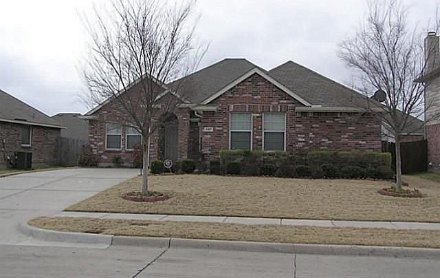 1st image of 907 Oakcrest Dr