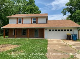 3978 Silver Oaks Dr, Saint Joseph, MI 49085