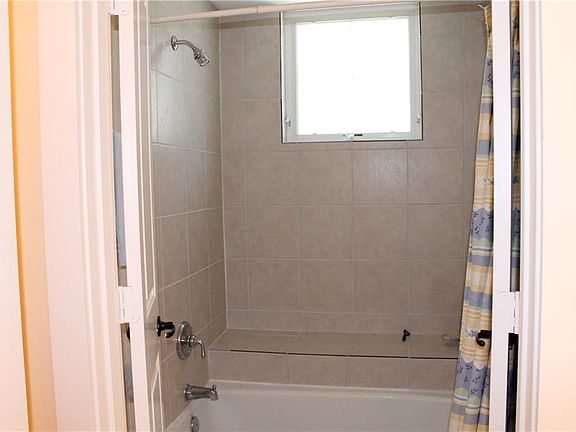3rd image of 107 Shady Brook Cir Unit 100