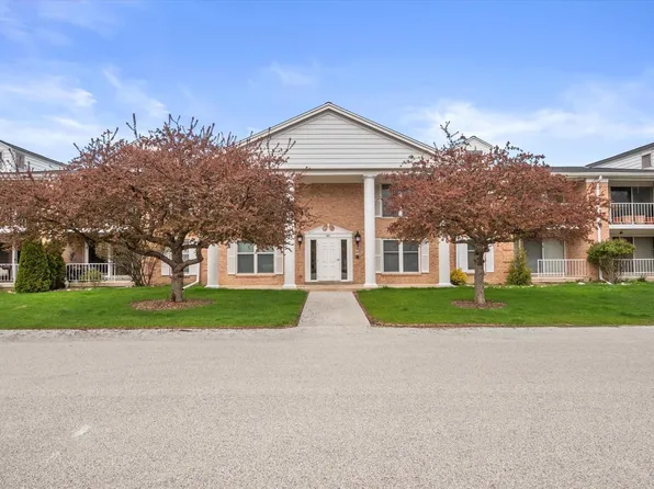 940 W Heritage COURT #102, Mequon, WI 53092