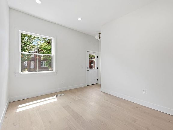 5th image of 830 Oak St