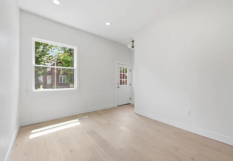830-834 Oak St #830 OAK STREET — Photo 6