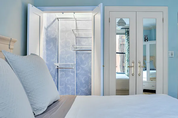 Sold by Compass | media 7