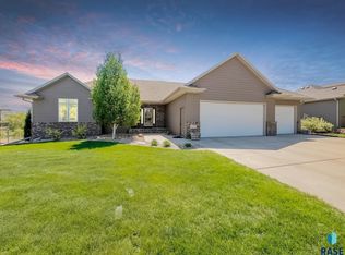 1817 W Ashton Trl, Brandon, SD 57005