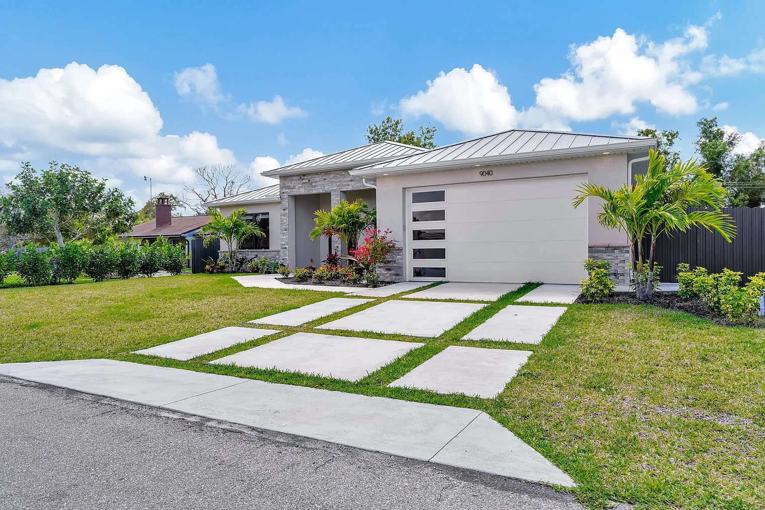 4 bed, 3.0 bath, 1915 sqft, $5,924 — Photo 4