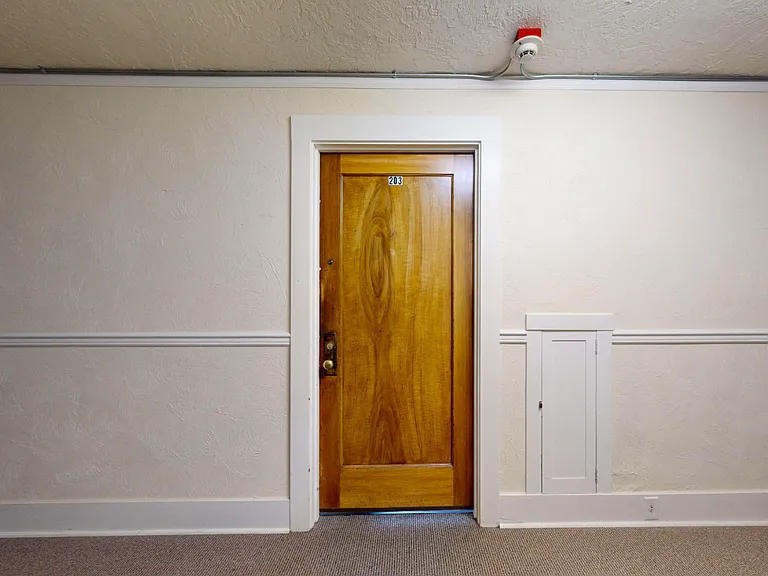 435 -Keystone Apartments — Photo 2