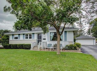 W146N8570 Macarthur Dr, Menomonee Falls, WI 53051